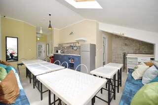 Хостелы Hostel Pupa Котор Спальное место на двухъярусной кровати в общем номере для мужчин и женщин-3