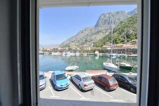 Хостелы Hostel Pupa Котор Спальное место на двухъярусной кровати в общем номере для мужчин и женщин-13