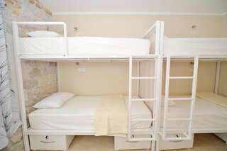 Хостелы Hostel Pupa Котор Спальное место на двухъярусной кровати в общем номере для мужчин и женщин-5